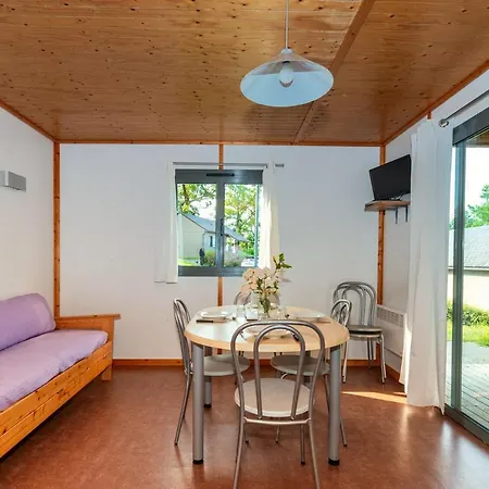 De La Vernhe キャンプ場 Saint-Amans-des-Cots